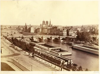 La Seine avec des ponts, en arrière-plan Notre-Dame de Paris